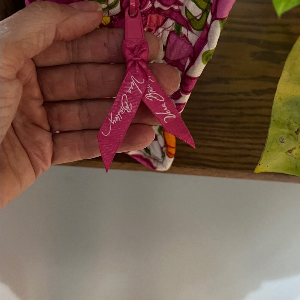 Vera Bradley insulted lunch tote. Great condition with a few light spots. - Picture 10 of 10